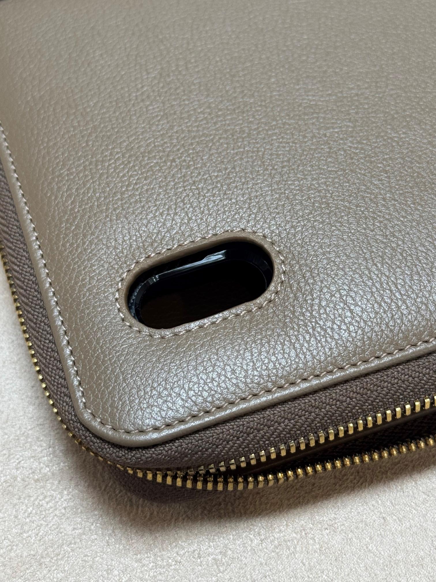 Bespoke 10.9 iPad case designed for hotels and reservations in luxurious leather