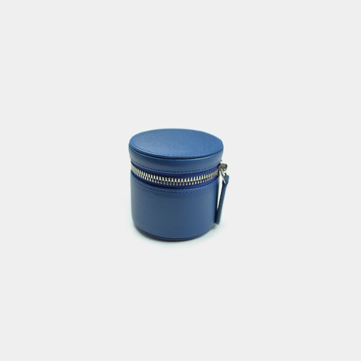 Fine grain leather small round jewellery case for jewellery, cufflinks, headphones. Branded with your company logo